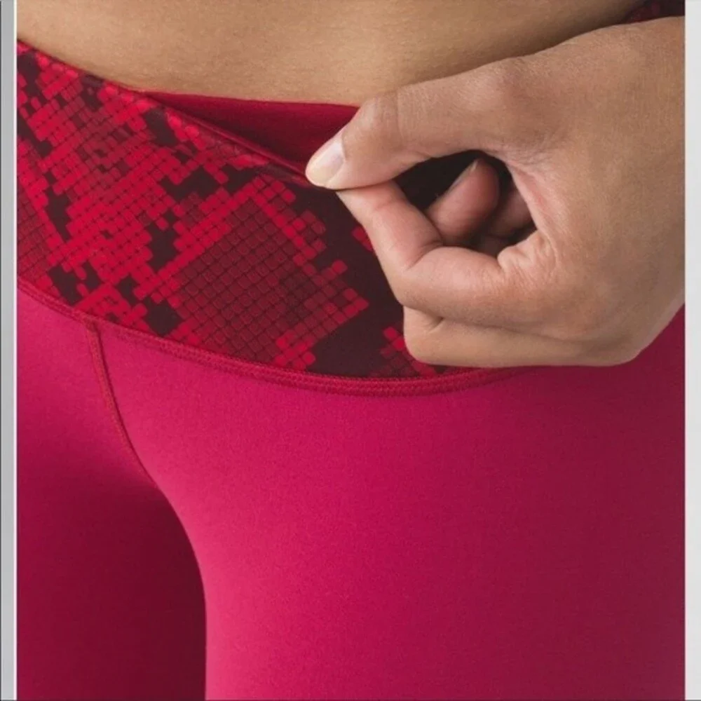 Lululemon Wunder Under Pant III (Reversible) Cranberry / Alarming 4